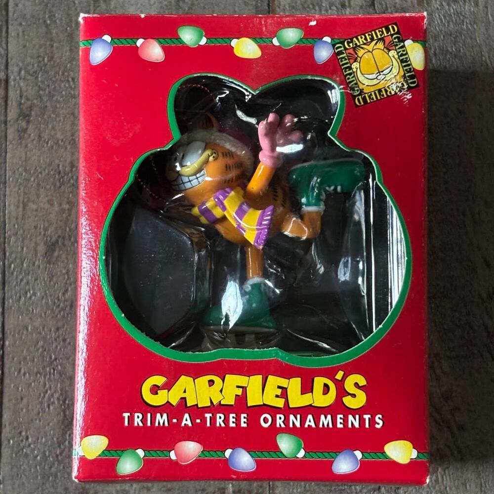 Vintage 1996 PAWS Ice Skating On Popsicle Garfield Trim-A-Tree Ornament